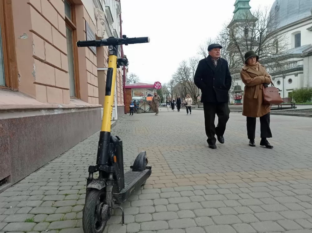 У центрі Тернополя заборонили рух на самокатах: подробиці