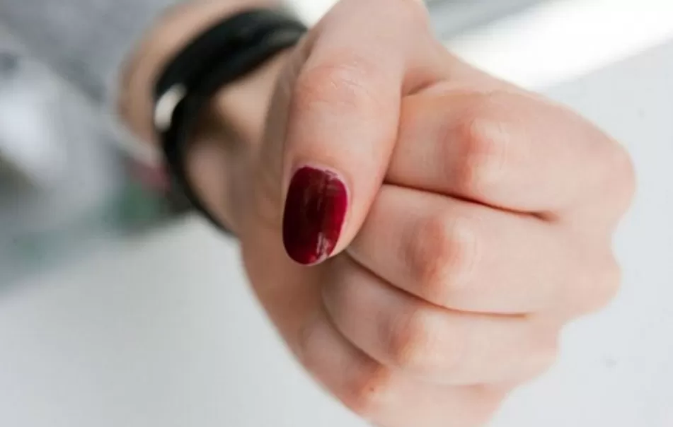 У Ланівцях невістка вдарила держаком по спині свекруху: як її покарав суд?