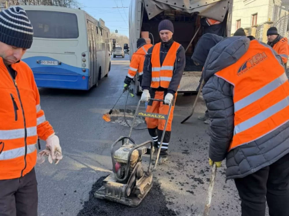 Аварійний ямковий ремонт проведуть ще на десяти вулицях Тернополя