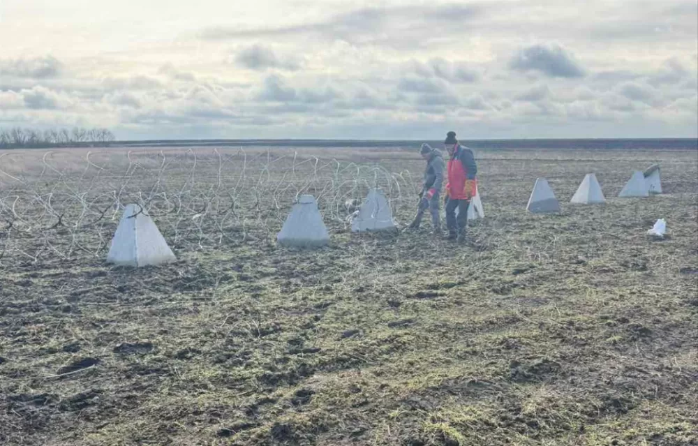 Представники Шумської громади долучилися до спорудження фортифікацій на сході України