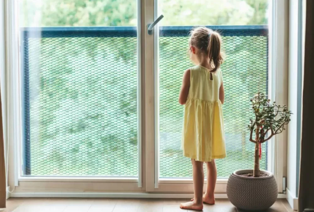 У Тернополі з вікна випала півторарічна дитина