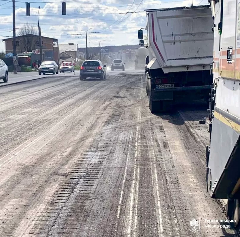У Тернополі "гаряче": ремонтують дорогу одразу на декількох вулицях