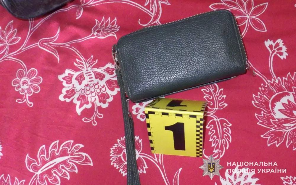 Житель Тернопільщини, що залишив військову частину, підозрюється у грабежі