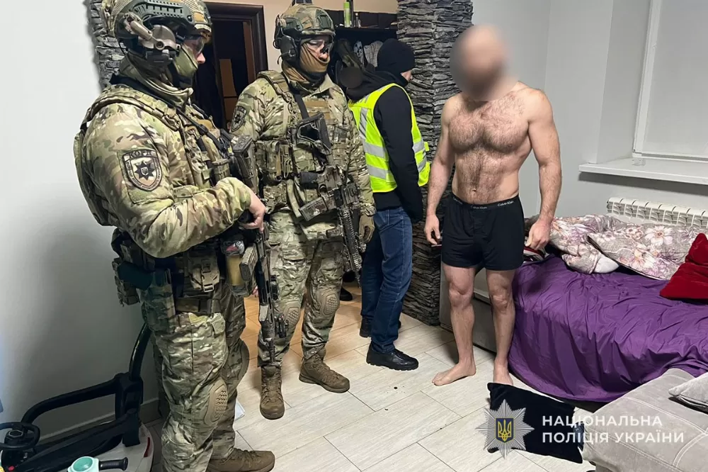 50 обшуків: поліція Тернопільщини ліквідувала масштабну нарколабораторію та затримала 10 учасників