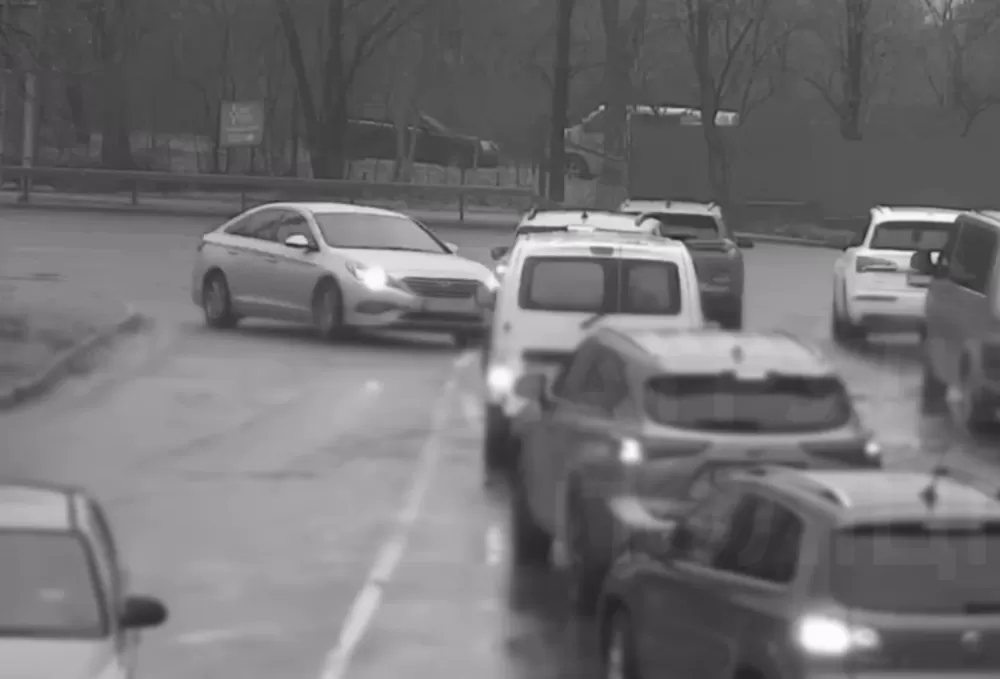 У Тернополі п'яний водій влетів у бордюр, а потім у "Форда"