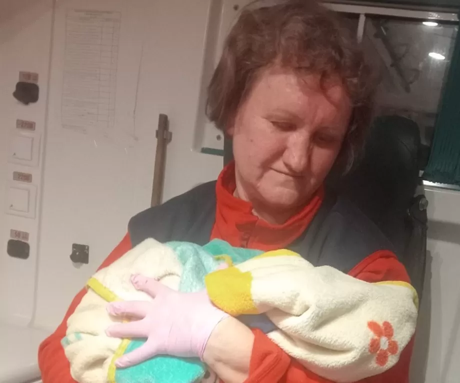 На Тернопільщині жінка народила хлопчика просто в кареті швидкої під час транспортування