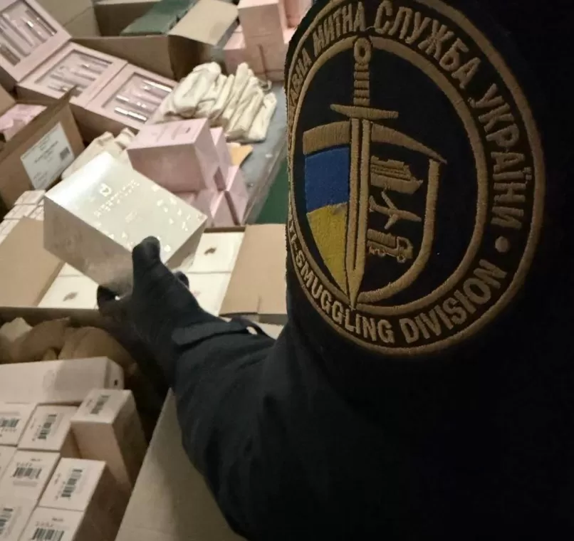 Косметика на 600 тисяч грн без декларації: тернополянина зупинили на кордоні