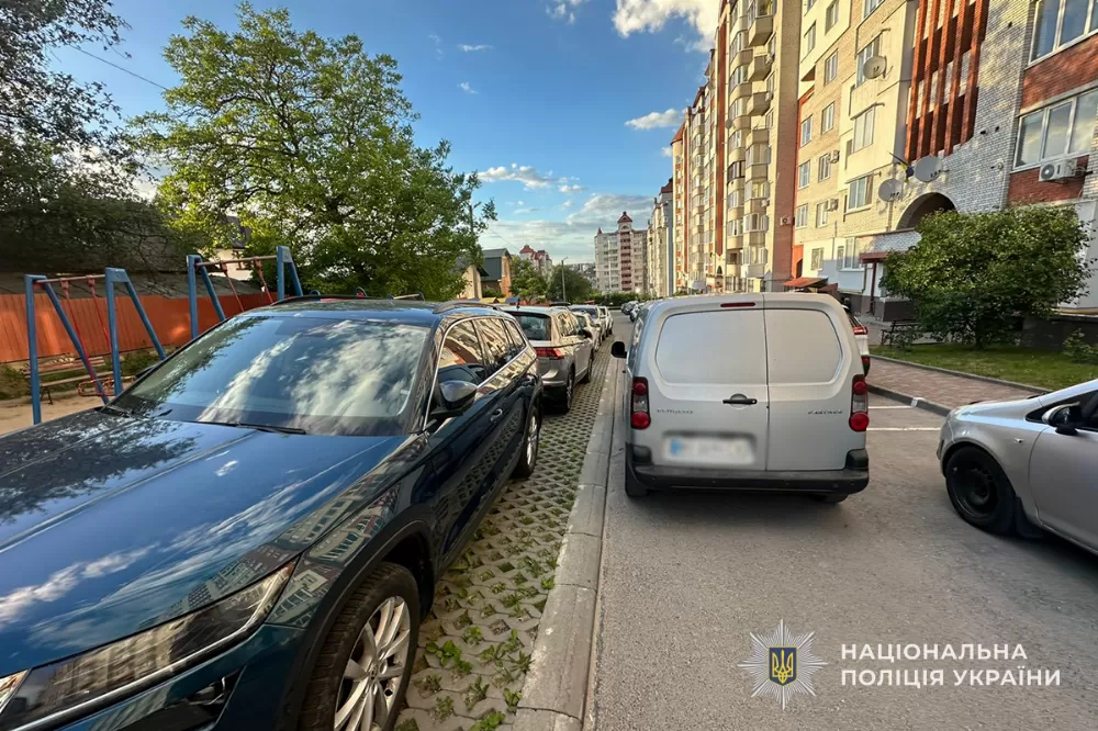 У Тернополі у дворі збили дівчинку
