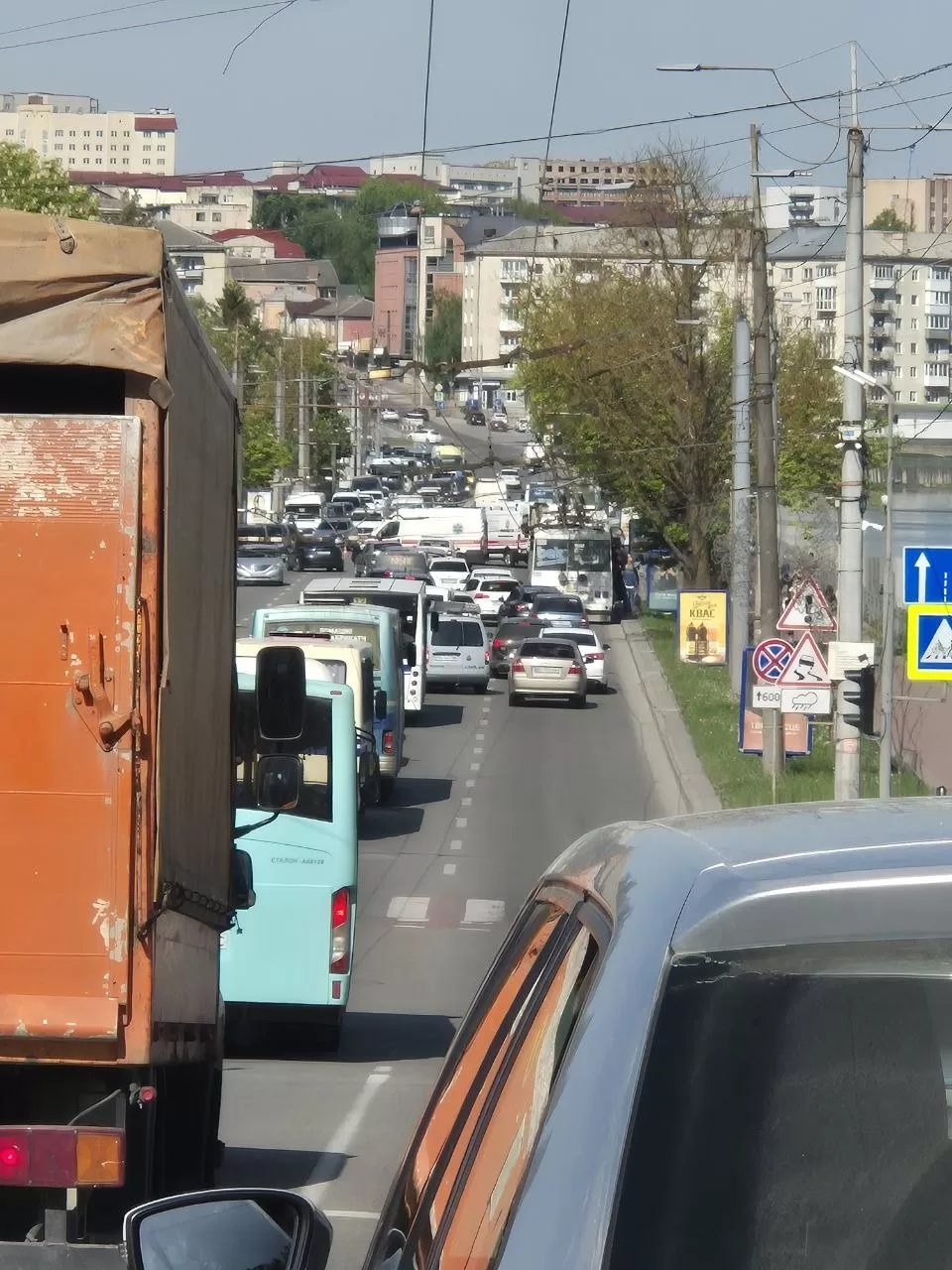 У Тернополі на дамбі мотоцикліст влетів у швидку
