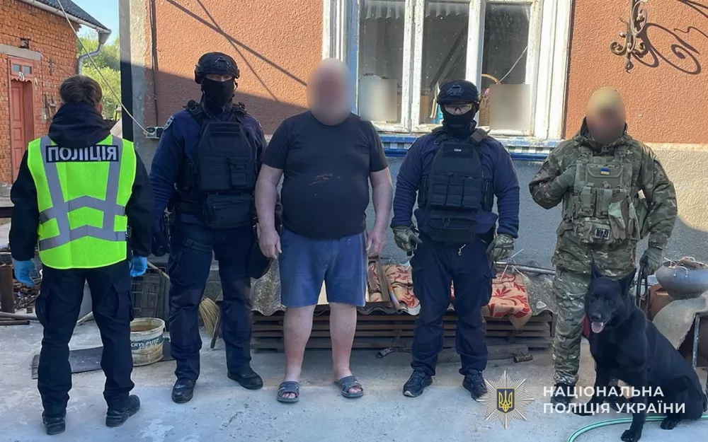 Поліцейські затримали жителя Чортківського району за незаконне зберігання боєприпасів. Фігуранту загрожує до 7 років позбавлення волі.