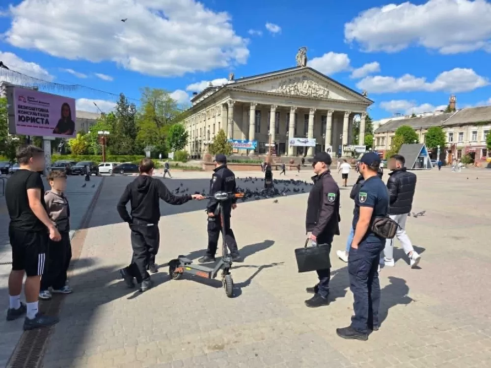 У Тернополі посилили контроль за користуванням електросамокатами в пішохідній зоні