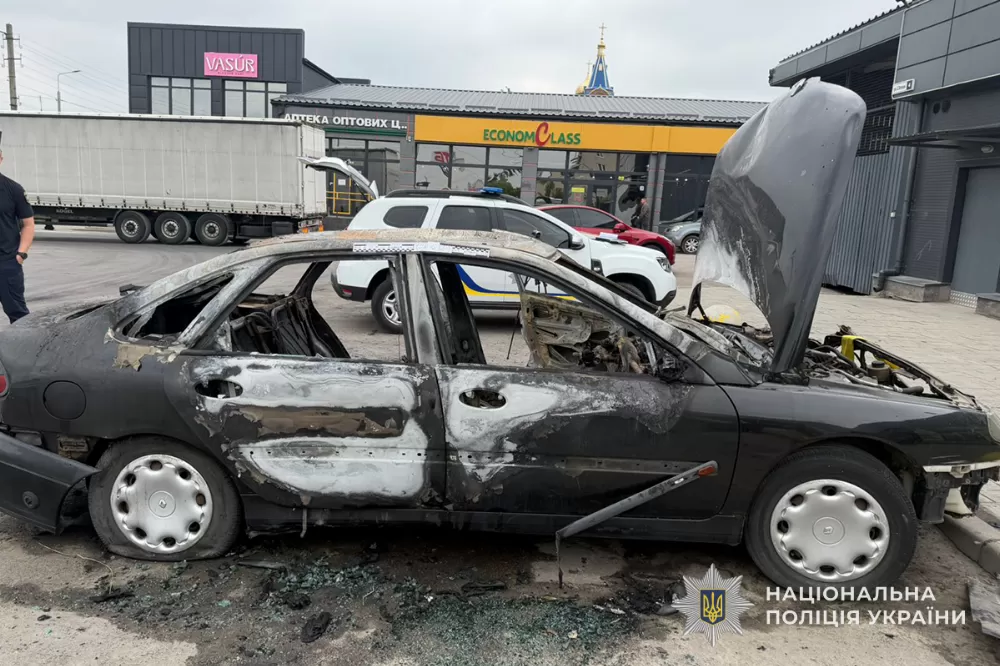 У Кременці школяр у стані сп’яніння спалив автомобіль