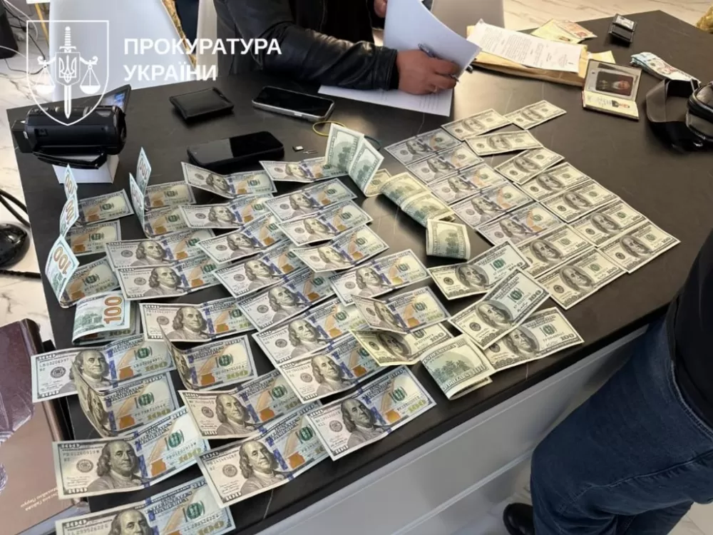 45 тисяч доларів за тишу: викрили схему поліцейських, які «кришували» незаконний бізнес на Тернопільщині