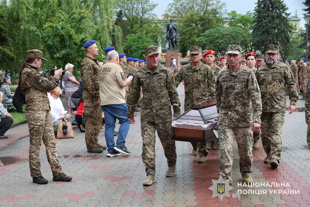 На щиті: Тернопіль попрощався із сімома невідомими захисниками України