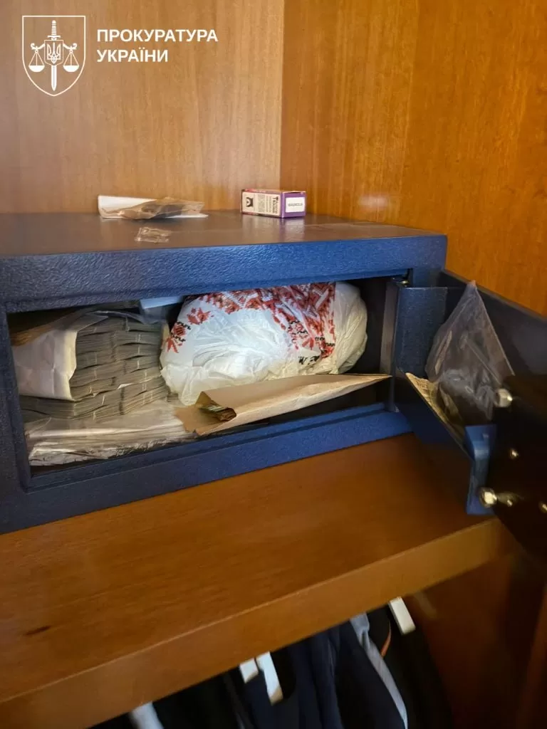 45 тисяч доларів за тишу: викрили схему поліцейських, які «кришували» незаконний бізнес на Тернопільщині