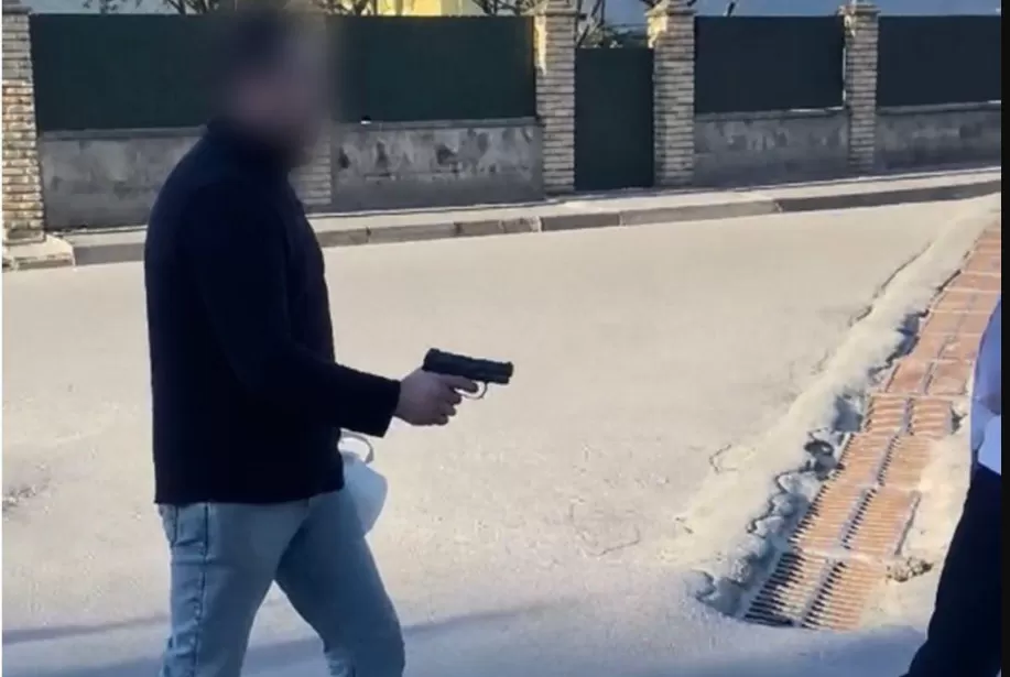 У Тернополі чоловік погрожував пістолетом