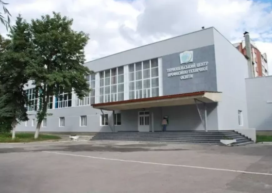 У Тернополі засудили посадовицю навчального закладу, яка виписували премії дружині керівника