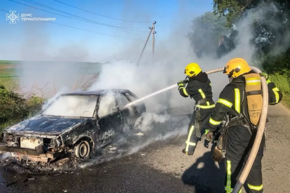 В Острові згорів автомобіль