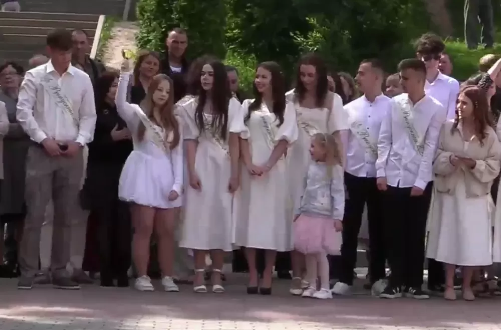 У Тернополі в школах лунає останній дзвоник