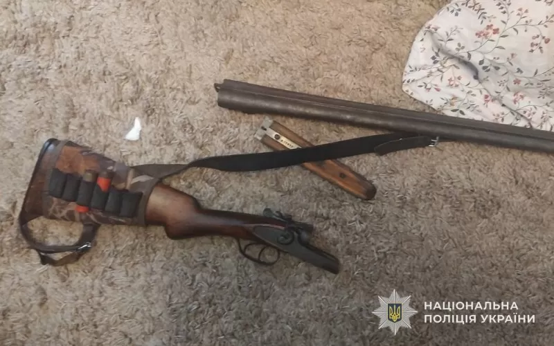 На Тернопільщині під час застілля чоловік випадково з рушниці випадково вистрілив у товариша