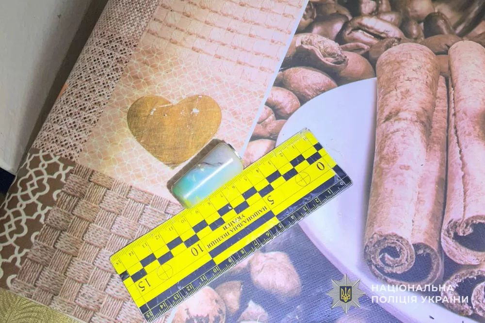 У Тернополі чоловік погрожував дружині зброєю та силоміць утримував її в квартирі