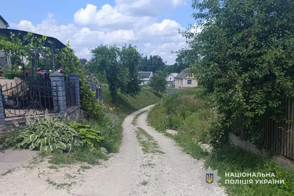 На Тернопільщині велосипедист збив жінку та втік з місця події