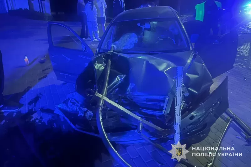 У Тернополі п’яний водій на "Шкоді" врізався в огорожу: є потерпілі