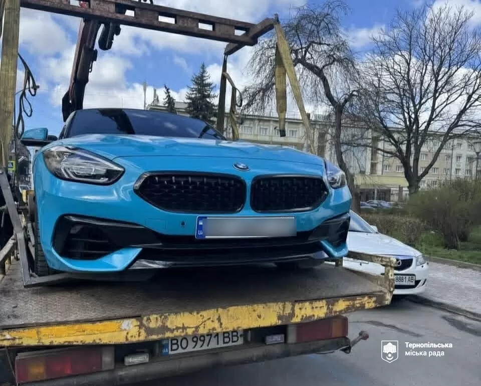 У Тернополі за місяць евакуювали 58 автомобілів, припаркованих з порушеннями