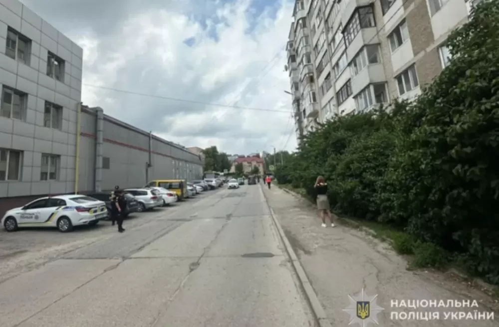 У тернополі п'яний водій збив двох жінок на тротуарі та втік з місця аварії
