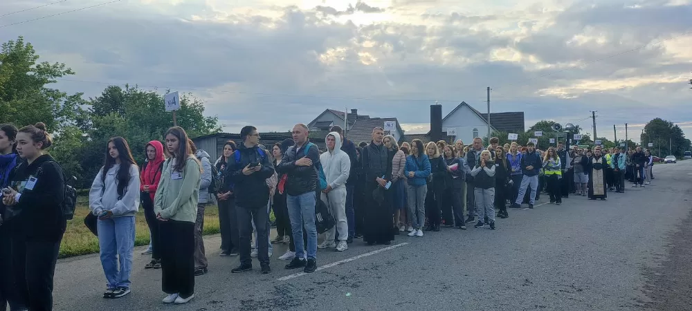 Піша проща до Зарваниці стартувала на Тернопільщині: молитимуться за воїнів та мир в Україні