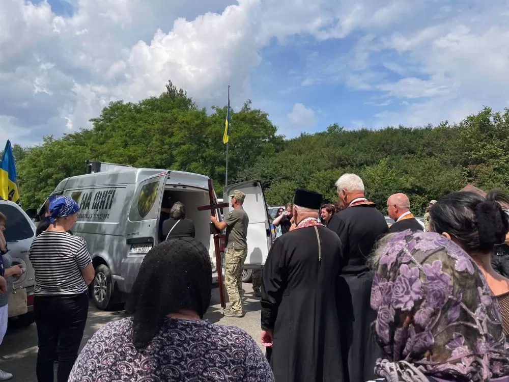 На Тернопільщині «на щиті» зустріли загиблого воїна Андрія Їжака