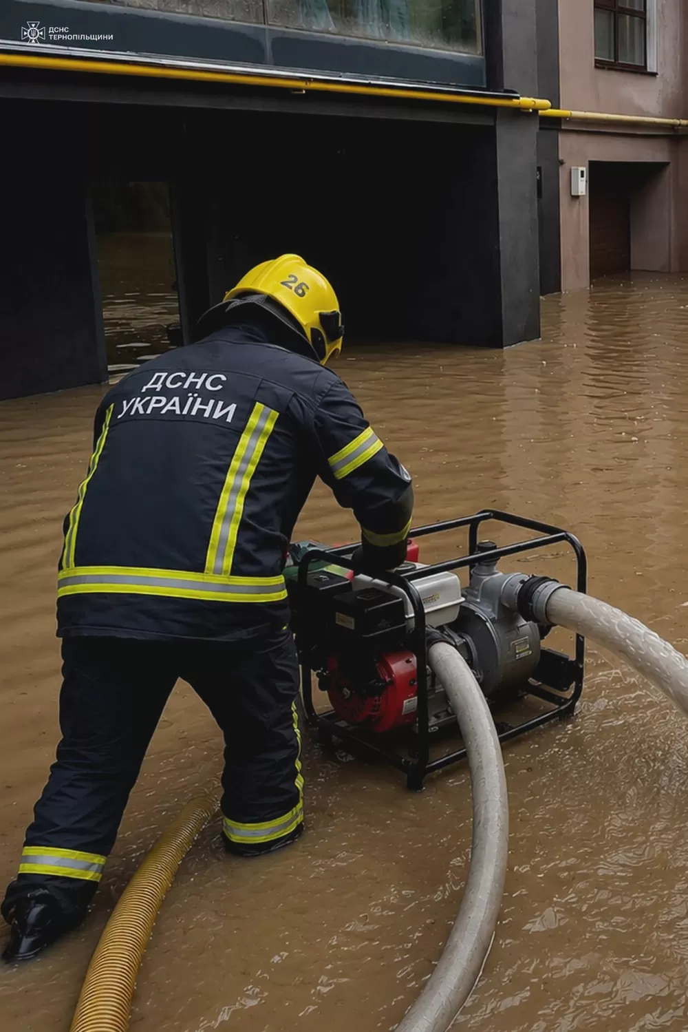 Вода зайшла до будинків і гаражів: ДСНС показала наслідки негоди у Тернополі та області