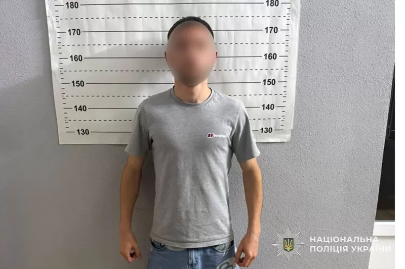 Перелом ребра та пневмоторакс: У Тернополі 20-річний чоловік побив 17-річного юнака