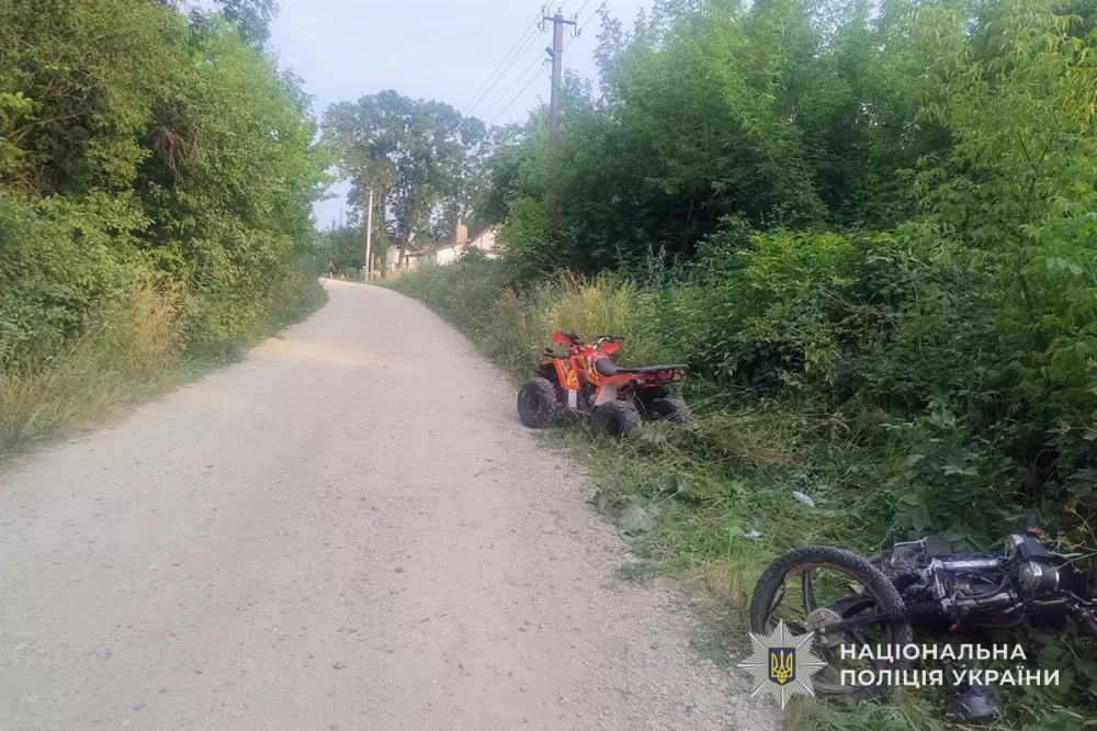 На Тернопільщині четверо підлітків на квадроциклі та мотоциклі потрапили в ДТП