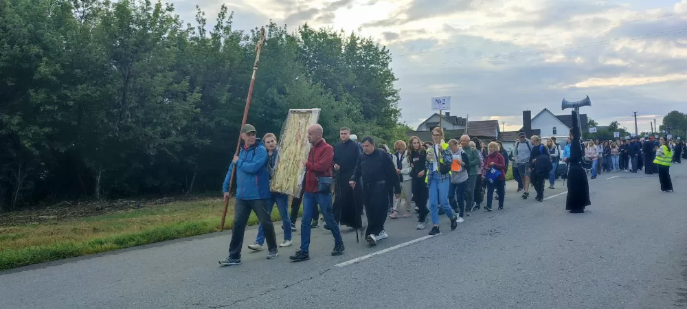 Піша проща до Зарваниці стартувала на Тернопільщині: молитимуться за воїнів та мир в Україні