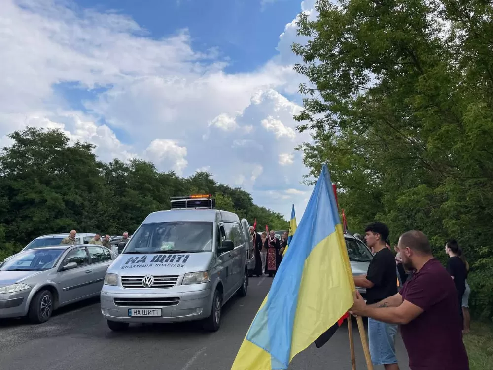 На Тернопільщині «на щиті» зустріли загиблого воїна Андрія Їжака