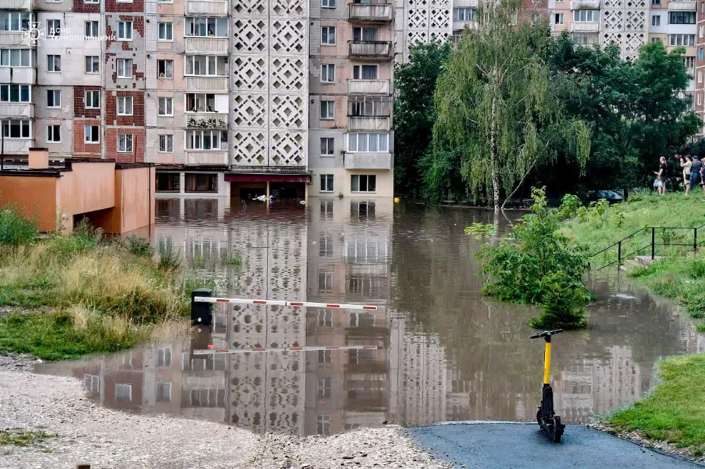 Вода зайшла до будинків і гаражів: ДСНС показала наслідки негоди у Тернополі та області