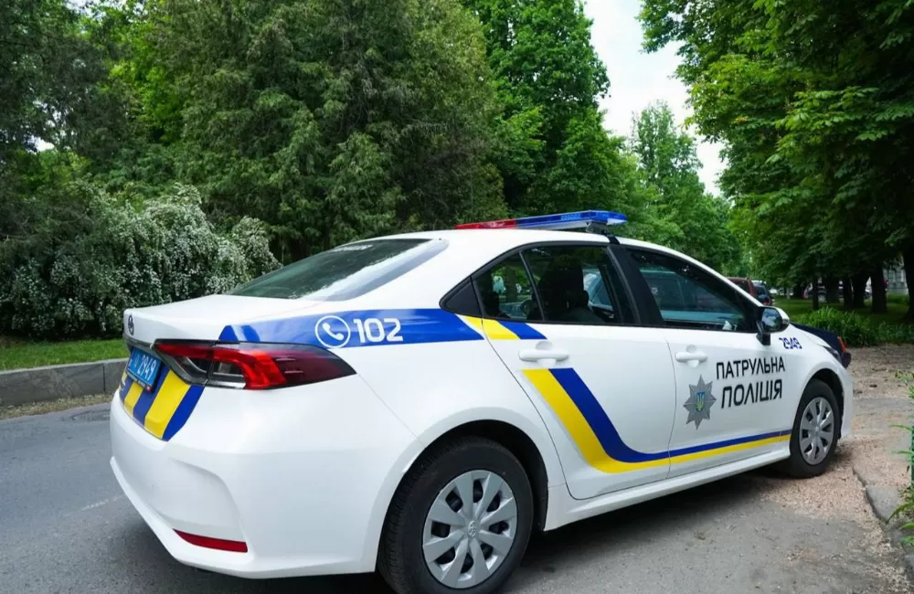 У Тернополі чоловік погрожував людям предметом, схожим на гранату