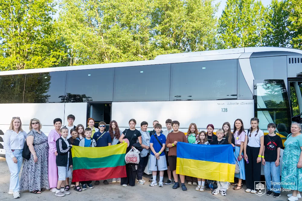 Відпочинок літей у таборі Литви