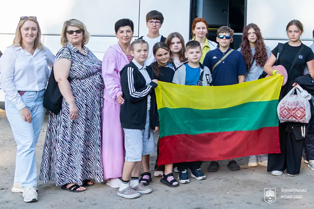 Діти захисників із Тернопільської громади поїхали на відпочинок до Литви