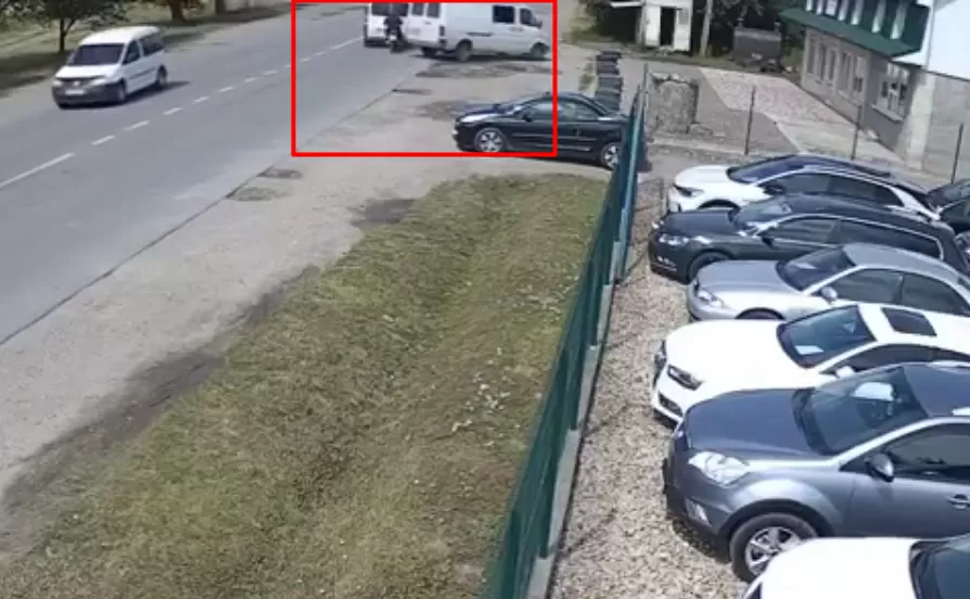 ДТП у Бучачі: 17-річний мотоцикліст зіткнувся з мікроавтобусом