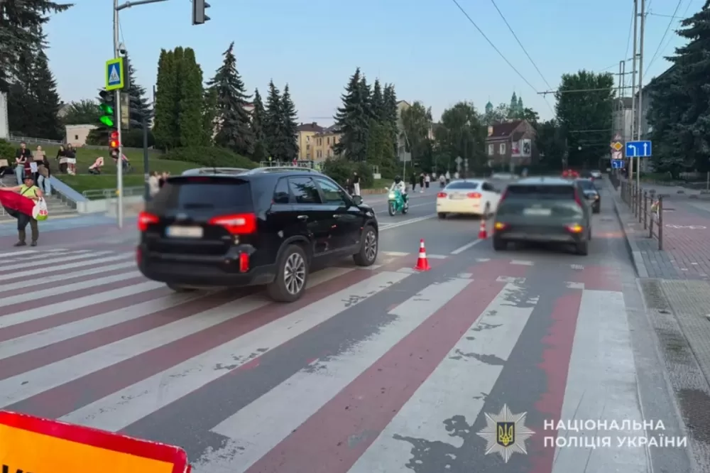 Йшла на "червоне" світло: біля Тернопільської ОВА водій на "КІА" збив 18-річну дівчину