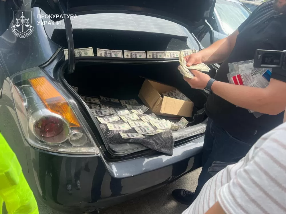 Приїхав до Тернополя за $17 тисячами: організатора незаконного переправлення чоловіків передали до суду
