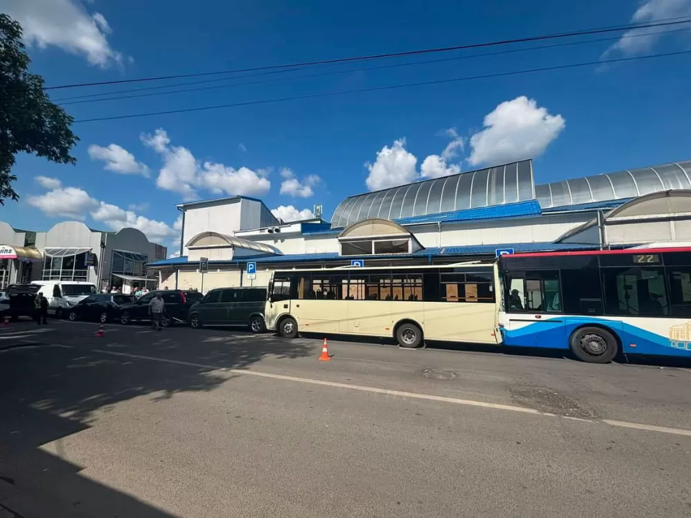 Масштабна аварія біля ринку в Тернополі О. Вітвітський