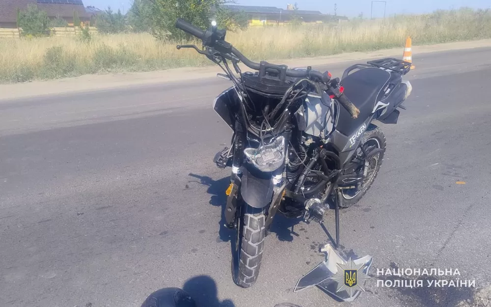 23-річний житель села Іванківці, керуючи мотоциклом TEKKEN 250, зіткнувся з автомобілем Mercedes-Benz B200