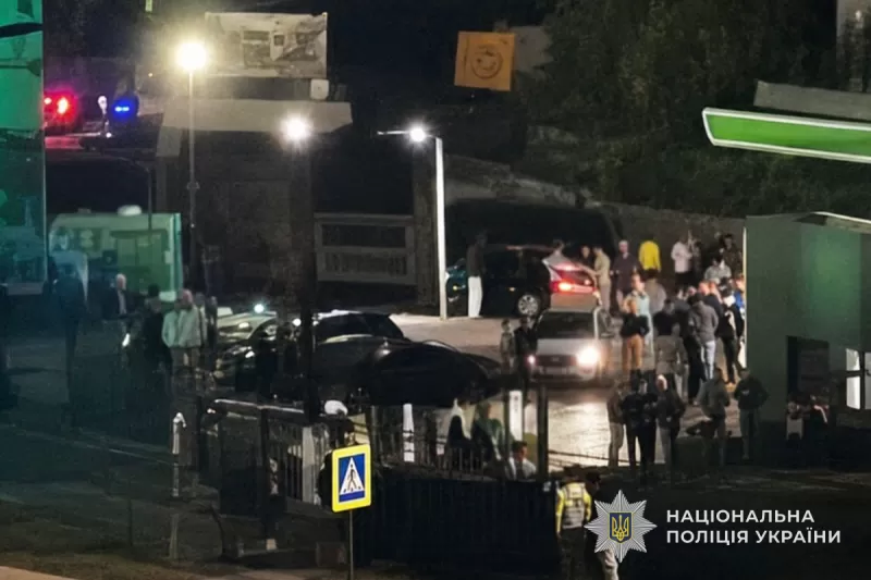 Гучна музика та алкоголь: у Тернополі поліція перевірила нічні зібрання на АЗС