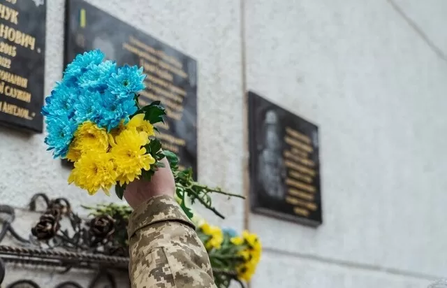 У Тернополі встановлять меморіальні таблиці військовому Роману Лаусу та художнику Ярославу Омеляну
