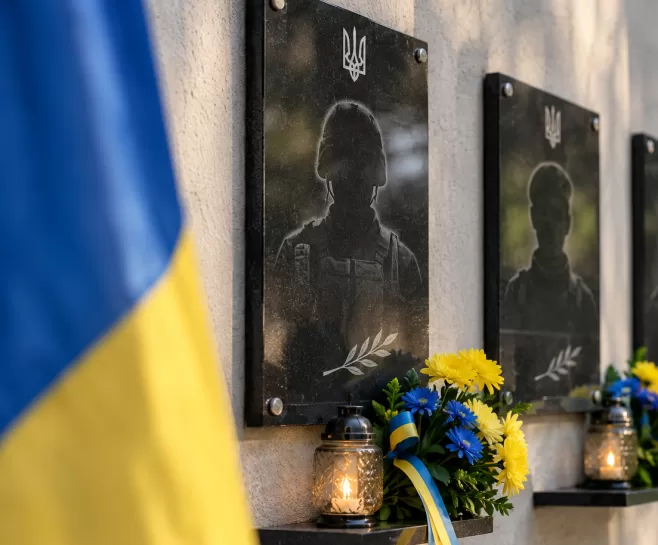 Меморіальні таблиці у пам'ять про загиблих захисників Андрія Буди та Миколи Курика