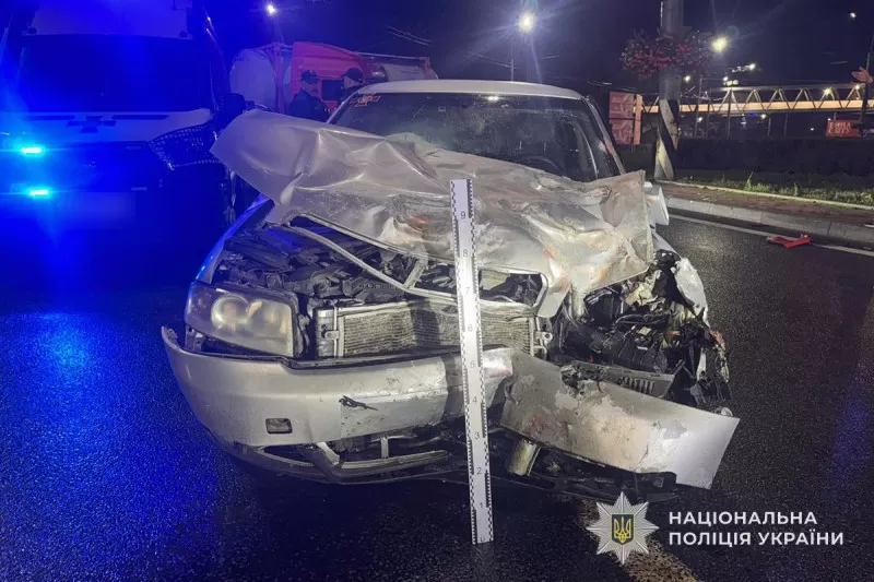 ДТП у Тернополі: водій на Audi зіткнув з тягачем. Є потерпілі