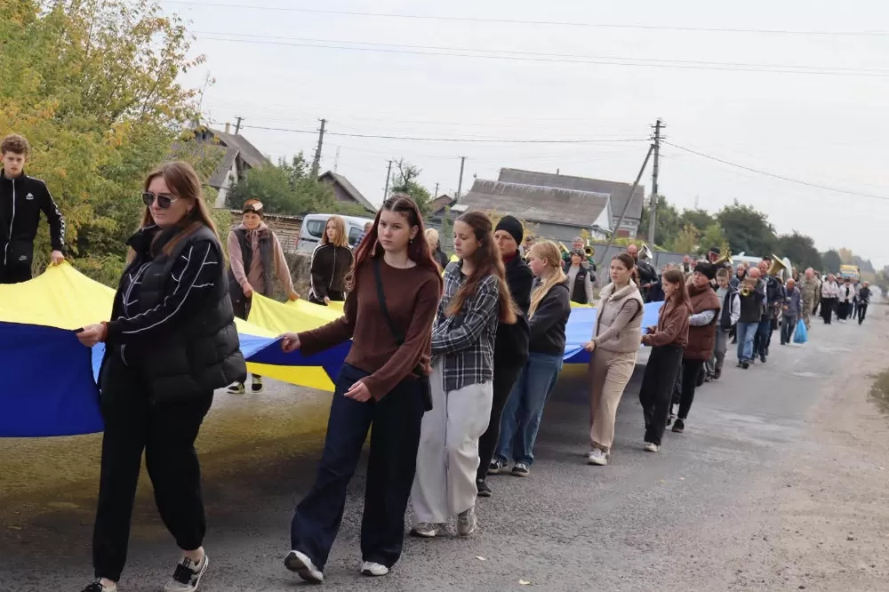 Провела в останню путь військовослужбовця Віктора Комаринця
